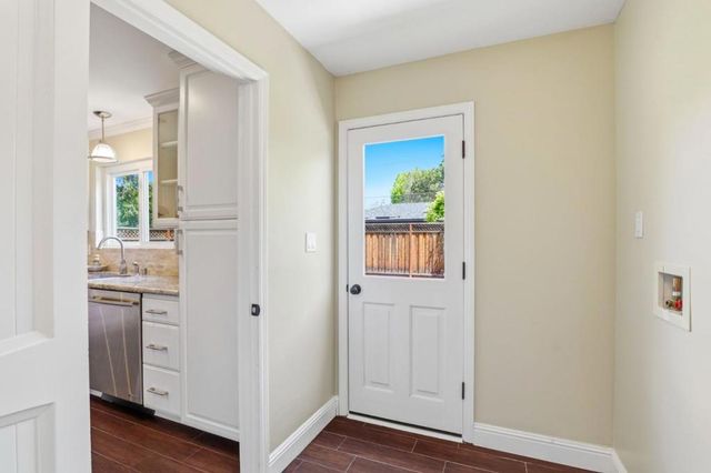 2725 Fairbrook Drive, Mountain View, CA 94040