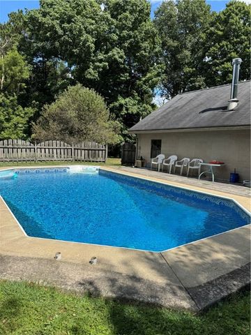 828 Brownhome Rd, Scott Twp, PA 16101