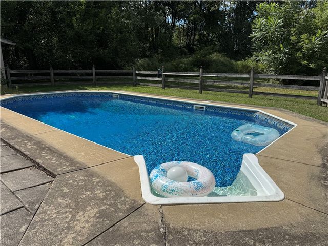 828 Brownhome Rd, Scott Twp, PA 16101