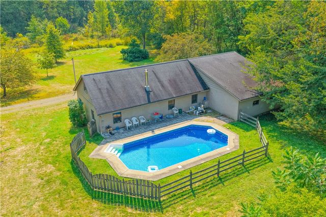 828 Brownhome Rd, Scott Twp, PA 16101