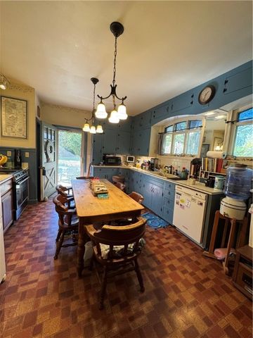 828 Brownhome Rd, Scott Twp, PA 16101