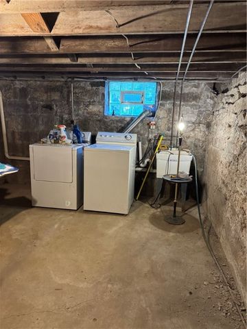 828 Brownhome Rd, Scott Twp, PA 16101