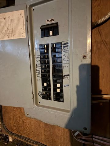 828 Brownhome Rd, Scott Twp, PA 16101