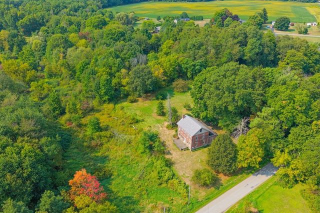 828 Brownhome Rd, Scott Twp, PA 16101