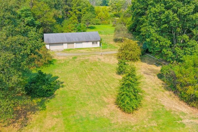 828 Brownhome Rd, Scott Twp, PA 16101