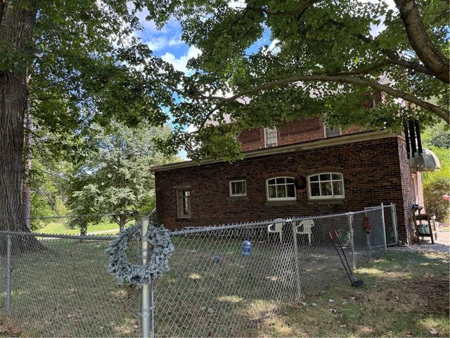 828 Brownhome Rd, Scott Twp, PA 16101