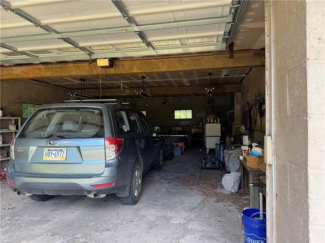 828 Brownhome Rd, Scott Twp, PA 16101