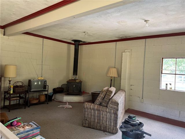 828 Brownhome Rd, Scott Twp, PA 16101