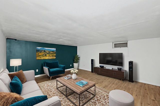 5075 W Colonial COURT, Greenfield, WI 53220