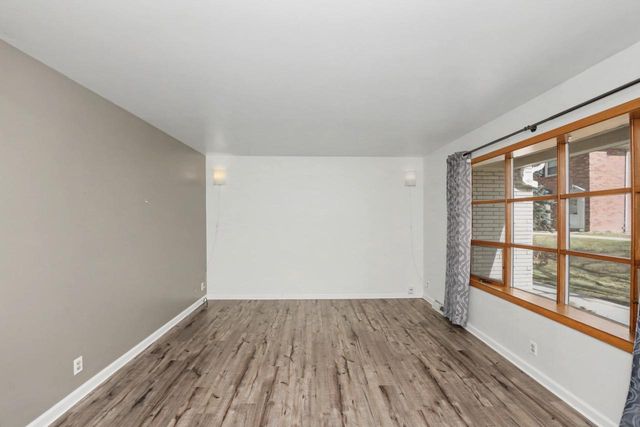 5075 W Colonial COURT, Greenfield, WI 53220