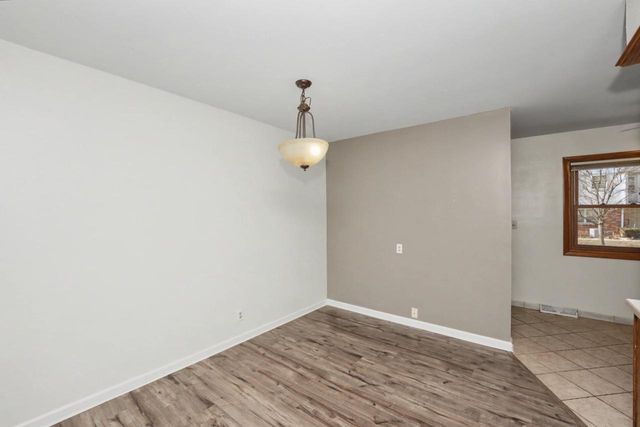 5075 W Colonial COURT, Greenfield, WI 53220