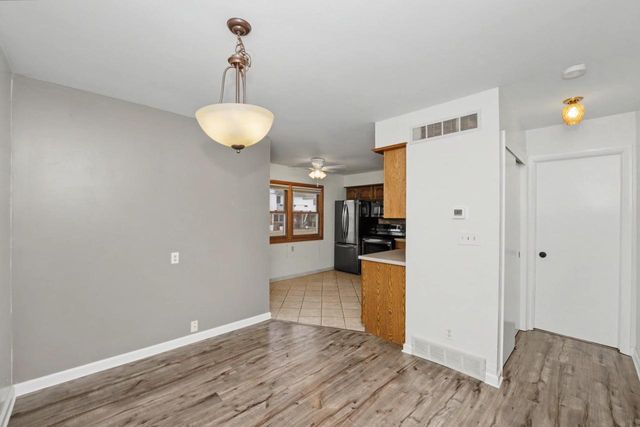 5075 W Colonial COURT, Greenfield, WI 53220