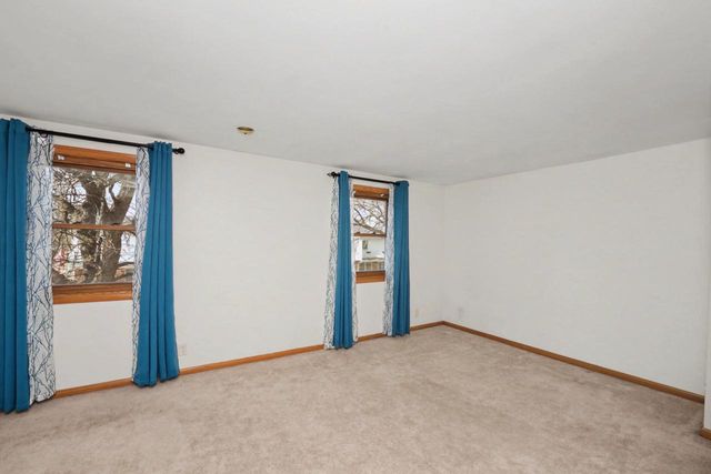 5075 W Colonial COURT, Greenfield, WI 53220