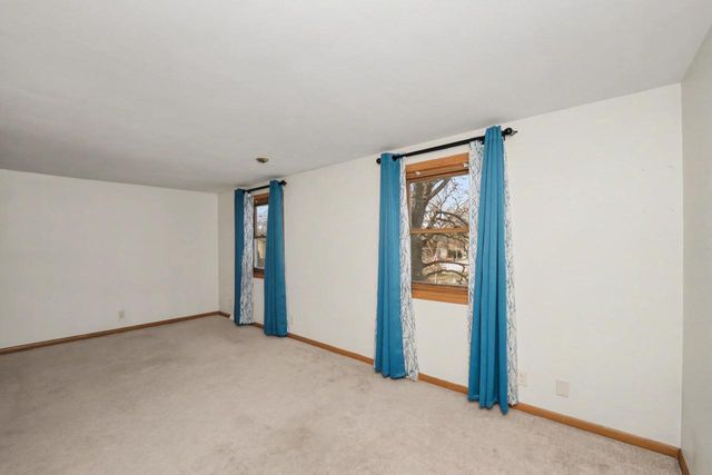 5075 W Colonial COURT, Greenfield, WI 53220