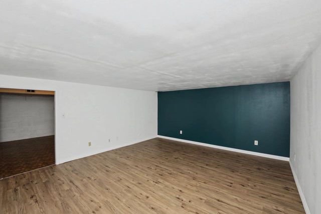 5075 W Colonial COURT, Greenfield, WI 53220