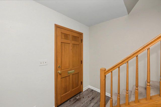 5075 W Colonial COURT, Greenfield, WI 53220