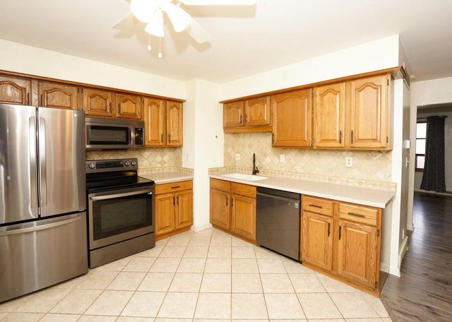 5075 W Colonial COURT, Greenfield, WI 53220