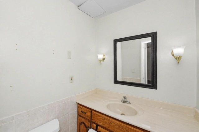 5075 W Colonial COURT, Greenfield, WI 53220