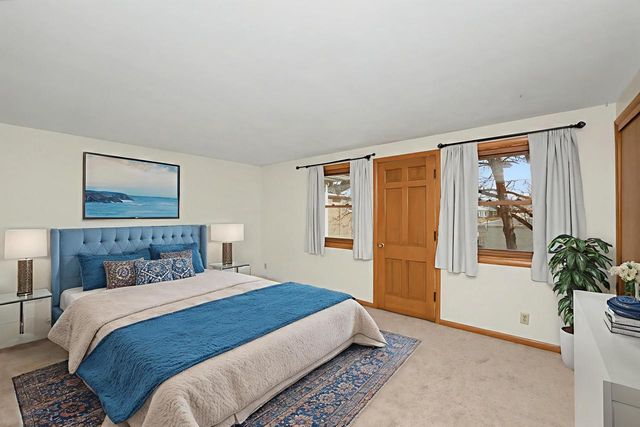 5075 W Colonial COURT, Greenfield, WI 53220