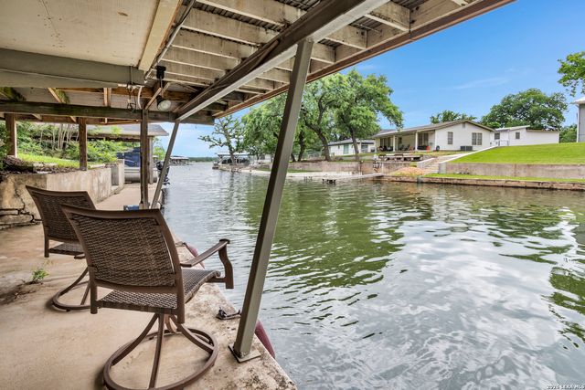 1122 HILL CIRCLE EAST DR, Granite Shoals, TX 78654