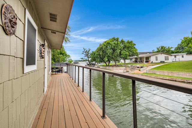 1122 HILL CIRCLE EAST DR, Granite Shoals, TX 78654