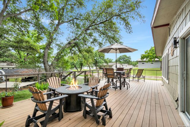 1122 HILL CIRCLE EAST DR, Granite Shoals, TX 78654