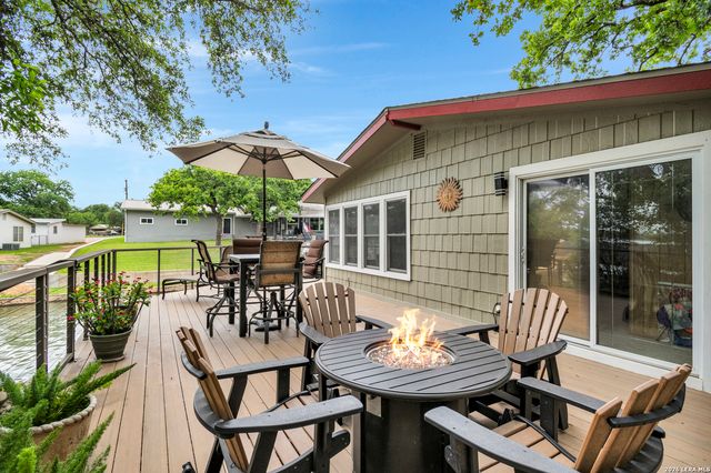 1122 HILL CIRCLE EAST DR, Granite Shoals, TX 78654
