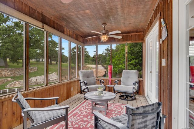 1122 HILL CIRCLE EAST DR, Granite Shoals, TX 78654
