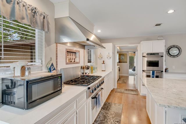 1122 HILL CIRCLE EAST DR, Granite Shoals, TX 78654