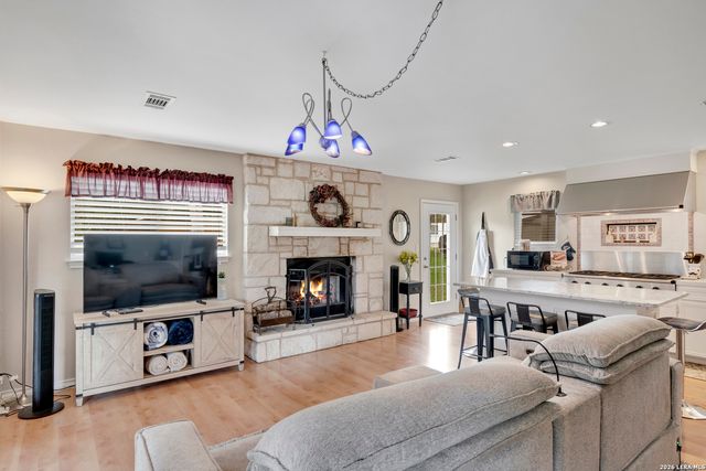 1122 HILL CIRCLE EAST DR, Granite Shoals, TX 78654