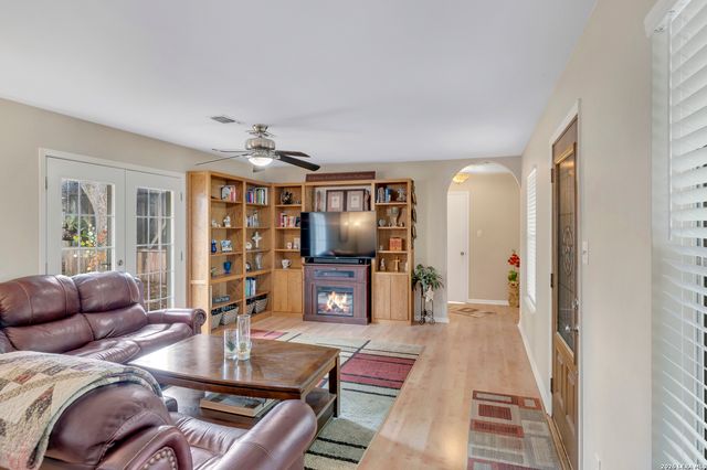 1122 HILL CIRCLE EAST DR, Granite Shoals, TX 78654