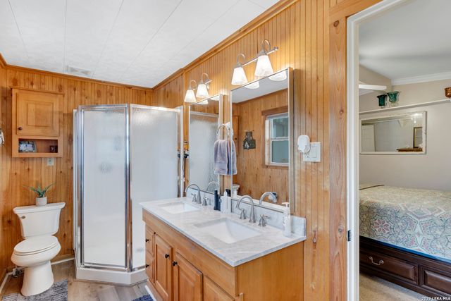 1122 HILL CIRCLE EAST DR, Granite Shoals, TX 78654