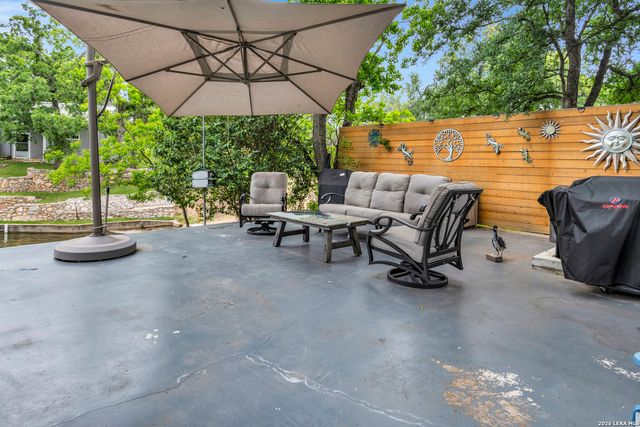 1122 HILL CIRCLE EAST DR, Granite Shoals, TX 78654