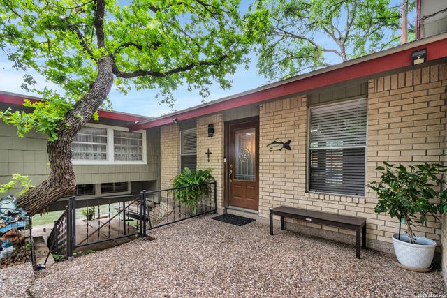 1122 HILL CIRCLE EAST DR, Granite Shoals, TX 78654