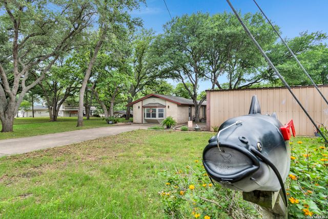 1122 HILL CIRCLE EAST DR, Granite Shoals, TX 78654
