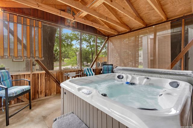 1122 HILL CIRCLE EAST DR, Granite Shoals, TX 78654