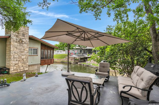 1122 HILL CIRCLE EAST DR, Granite Shoals, TX 78654
