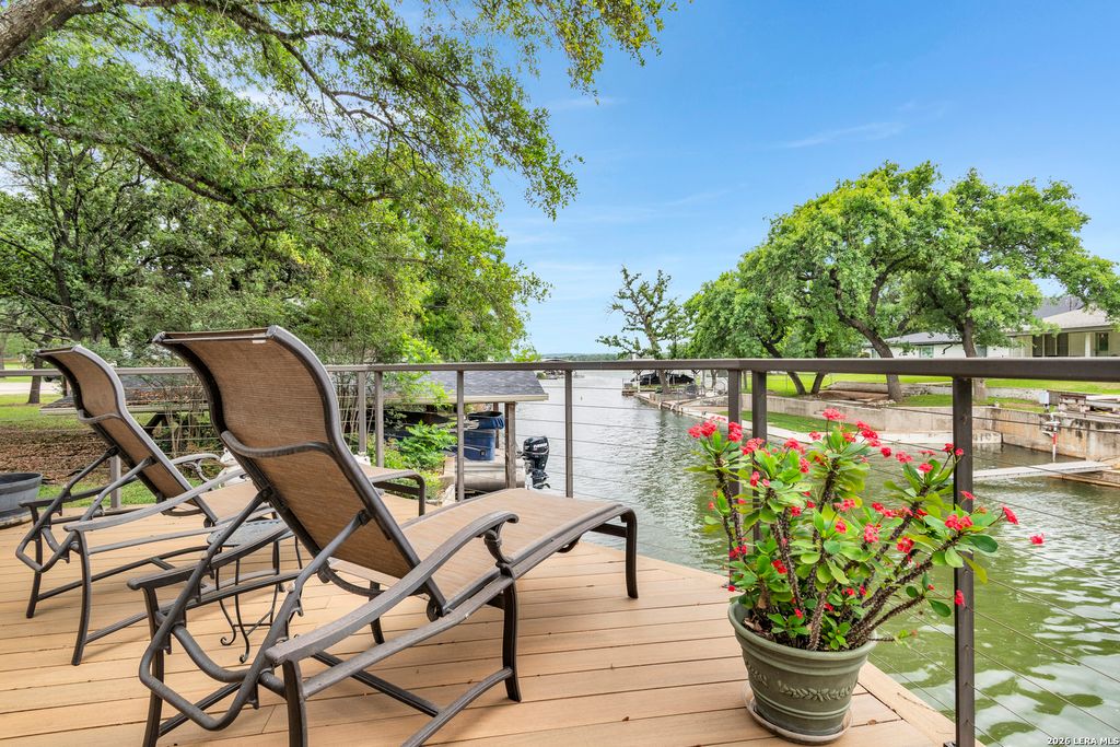 1122 HILL CIRCLE EAST DR, Granite Shoals, TX 78654