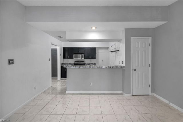 717 Inlet Quay Apt H, Chesapeake, VA 23320