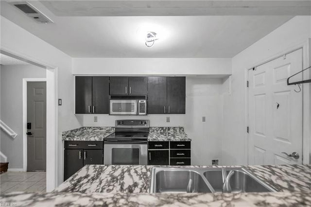 717 Inlet Quay Apt H, Chesapeake, VA 23320