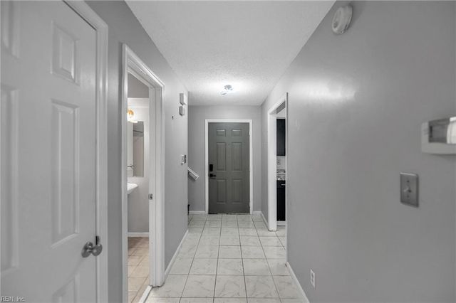 717 Inlet Quay Apt H, Chesapeake, VA 23320