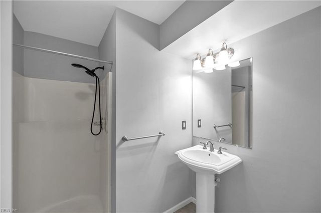 717 Inlet Quay Apt H, Chesapeake, VA 23320