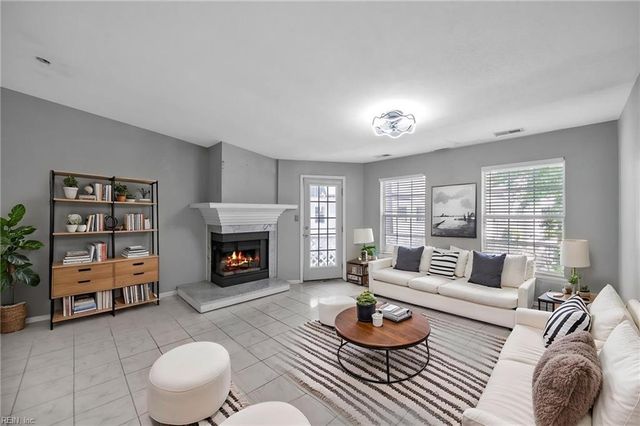 717 Inlet Quay Apt H, Chesapeake, VA 23320