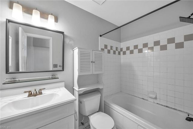 717 Inlet Quay Apt H, Chesapeake, VA 23320