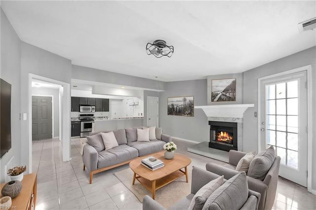 717 Inlet Quay Apt H, Chesapeake, VA 23320