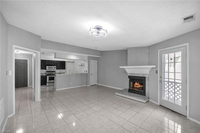 717 Inlet Quay Apt H, Chesapeake, VA 23320