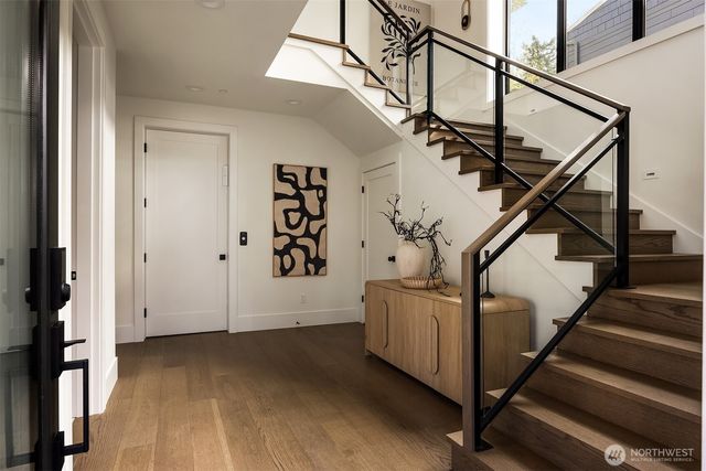 5808 Lakeview Drive, Kirkland, WA 98033