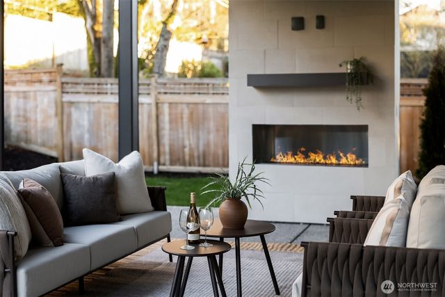 5808 Lakeview Drive, Kirkland, WA 98033