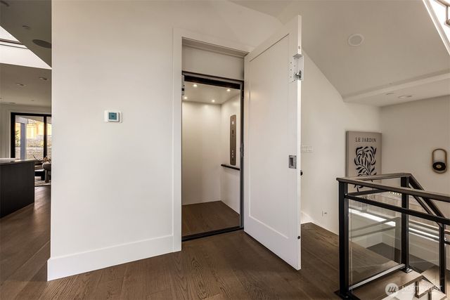 5808 Lakeview Drive, Kirkland, WA 98033