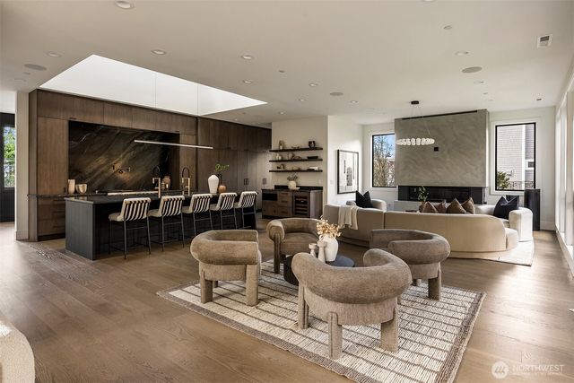 5808 Lakeview Drive, Kirkland, WA 98033